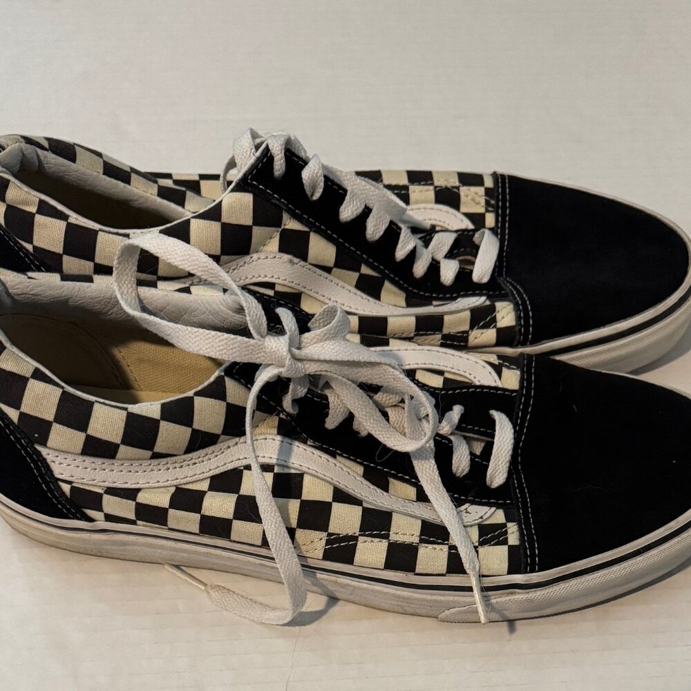 VANS Old Skool black and checker sneakers (US 11.5 )
